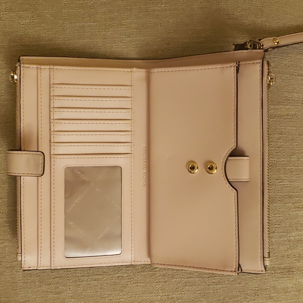 Last Chance: MK brown and blush wristlet wallet - Picture 4 of 7